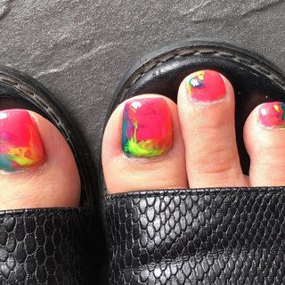 フット ネオンカラー セルフネイルのネイルデザイン ネイルブック