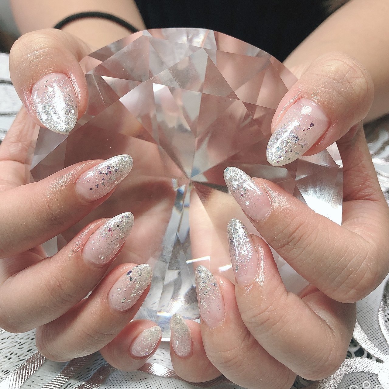 オールシーズン ハンド シンプル ホログラム ラメ Anela Nail のネイルデザイン No ネイルブック