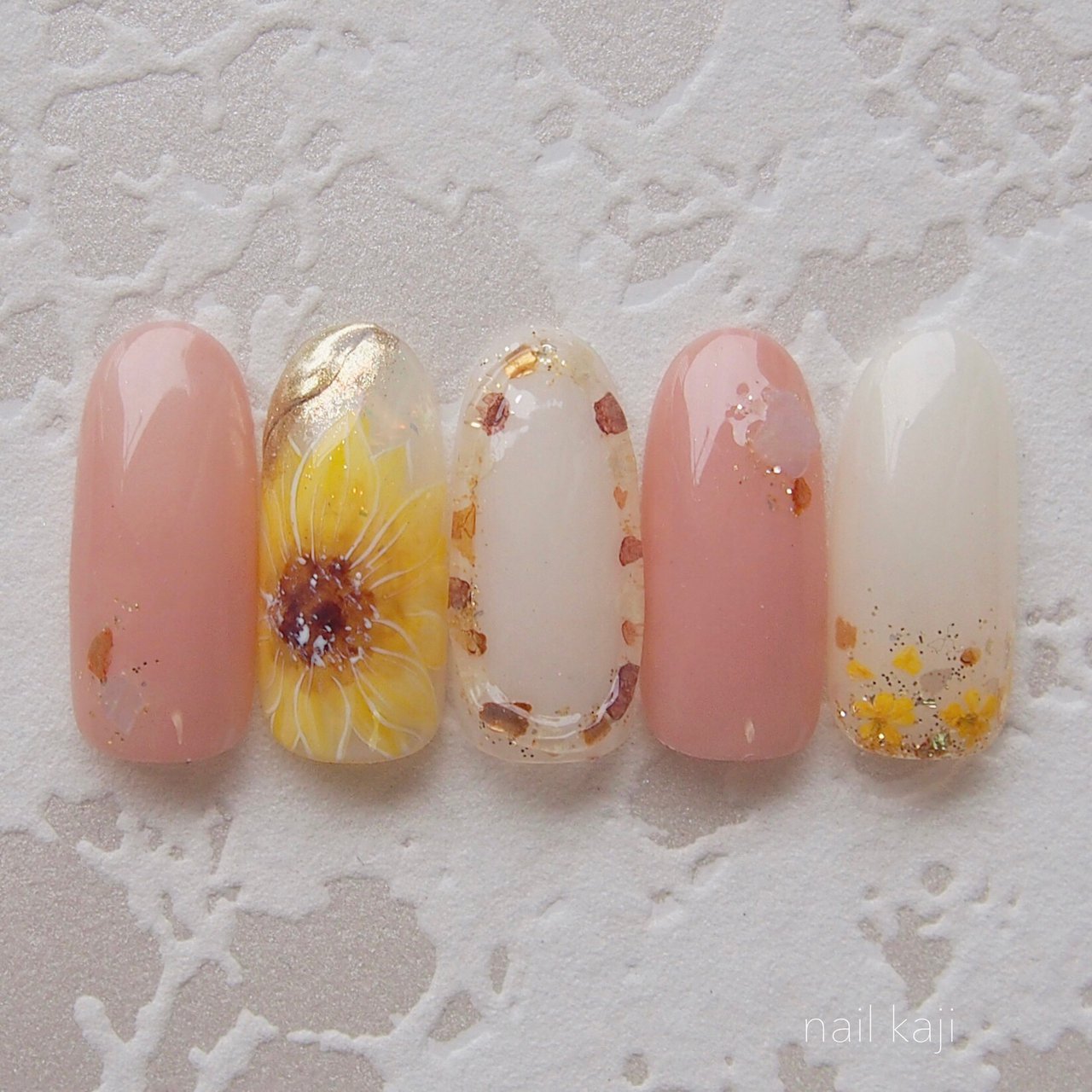 夏 ハンド フラワー ニュアンス ベージュ Nail Kajiのネイルデザイン No ネイルブック