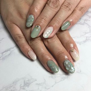 くすみグリーンのネイルデザイン ネイルブック