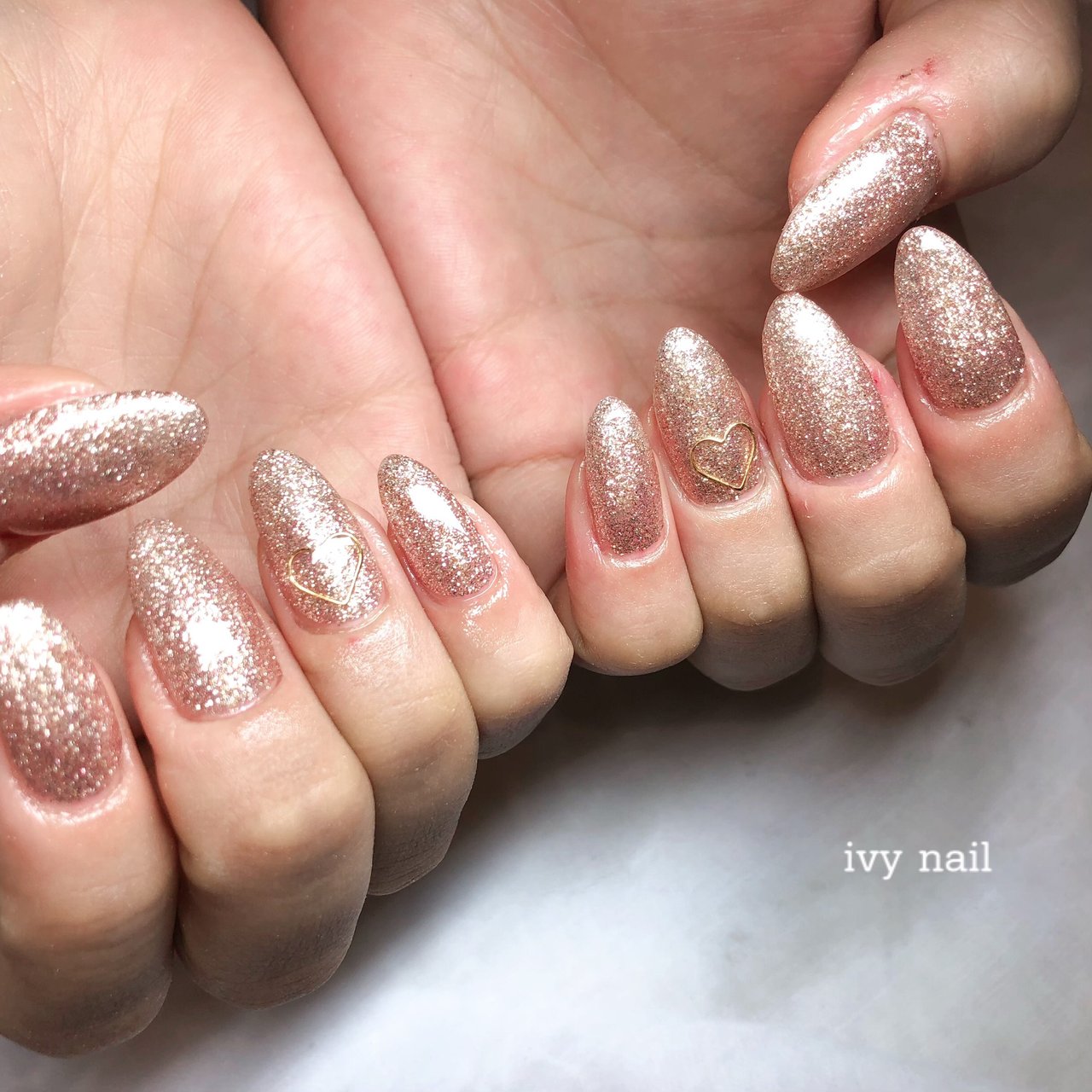 夏 オールシーズン ハンド シンプル ラメ Ivy Nailのネイルデザイン No ネイルブック