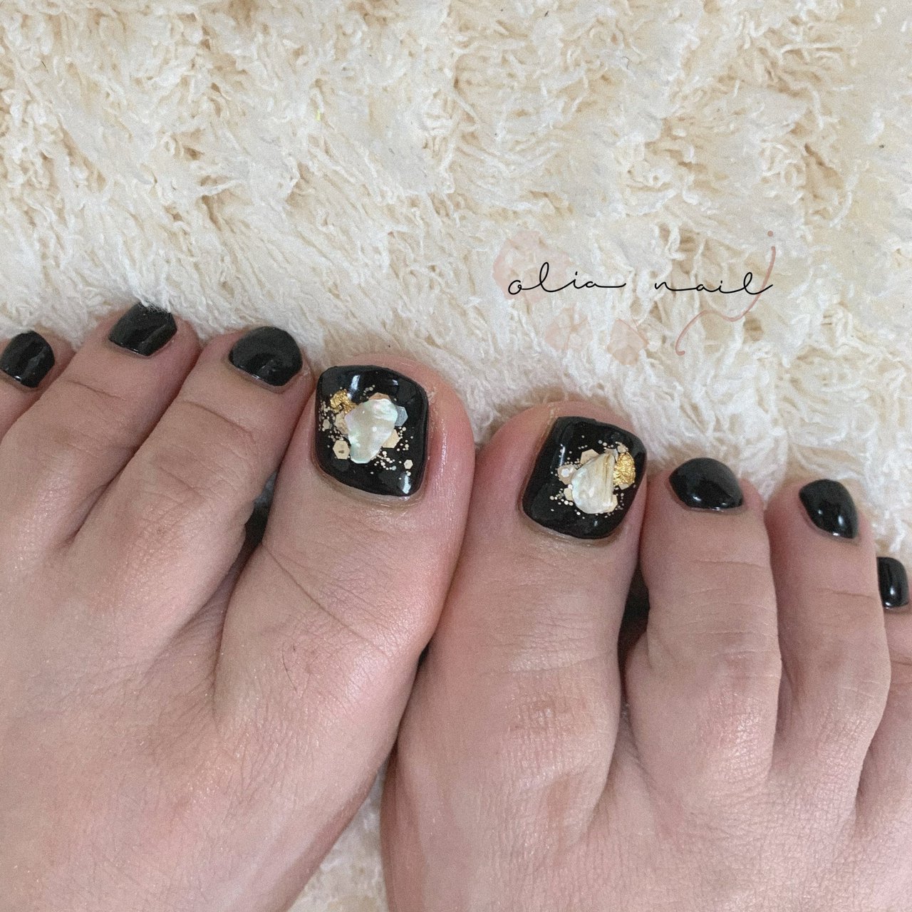 オールシーズン フット シンプル ホログラム ラメ Olia Nailのネイルデザイン No ネイルブック