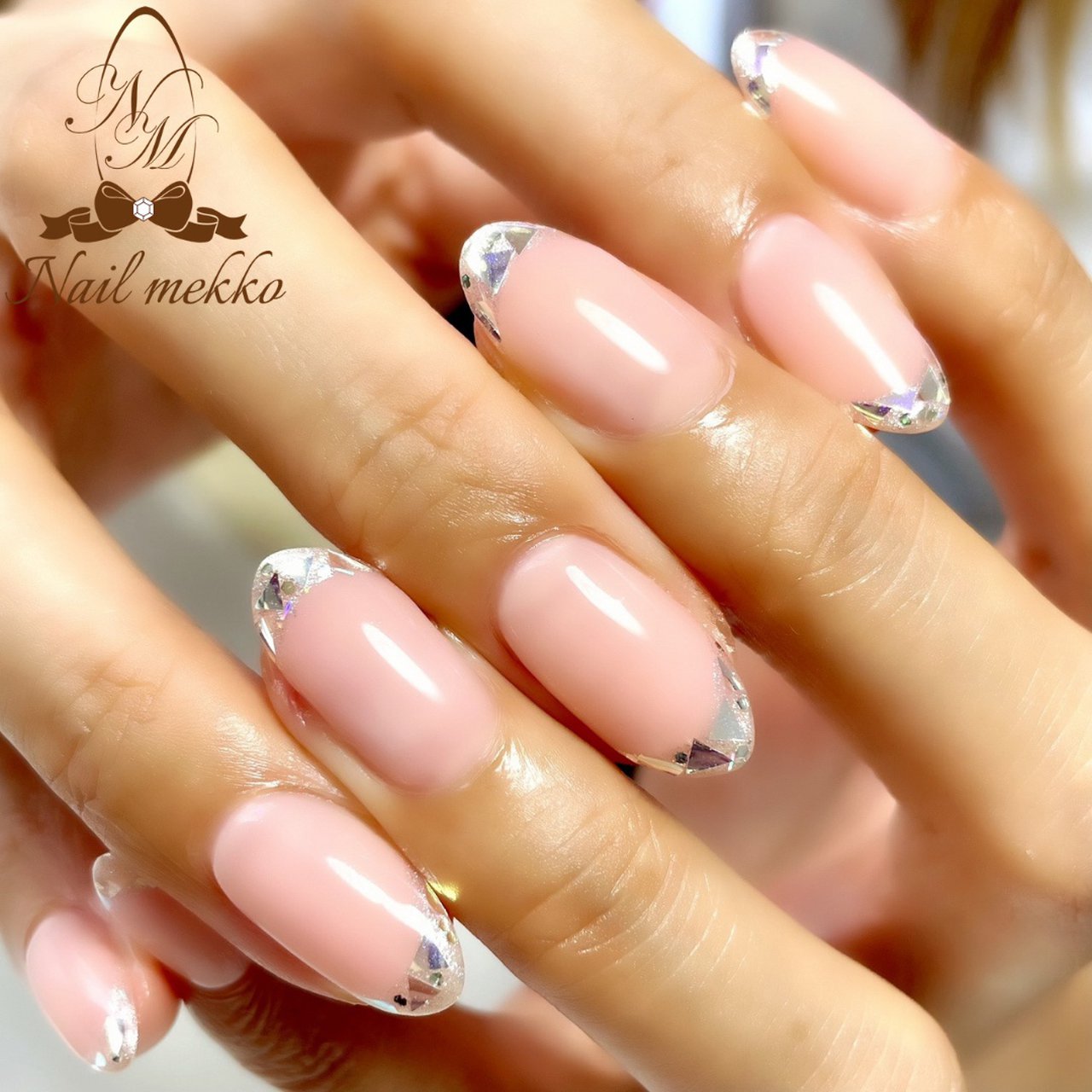 フレンチ ホログラム ラメ ベージュ ピンク Nail Mekkoのネイルデザイン No ネイルブック