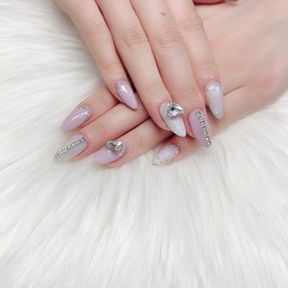 ビジュー グレーのネイルデザイン ネイルブック