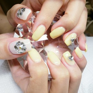 ミルキーカラーのネイルデザイン ネイルブック