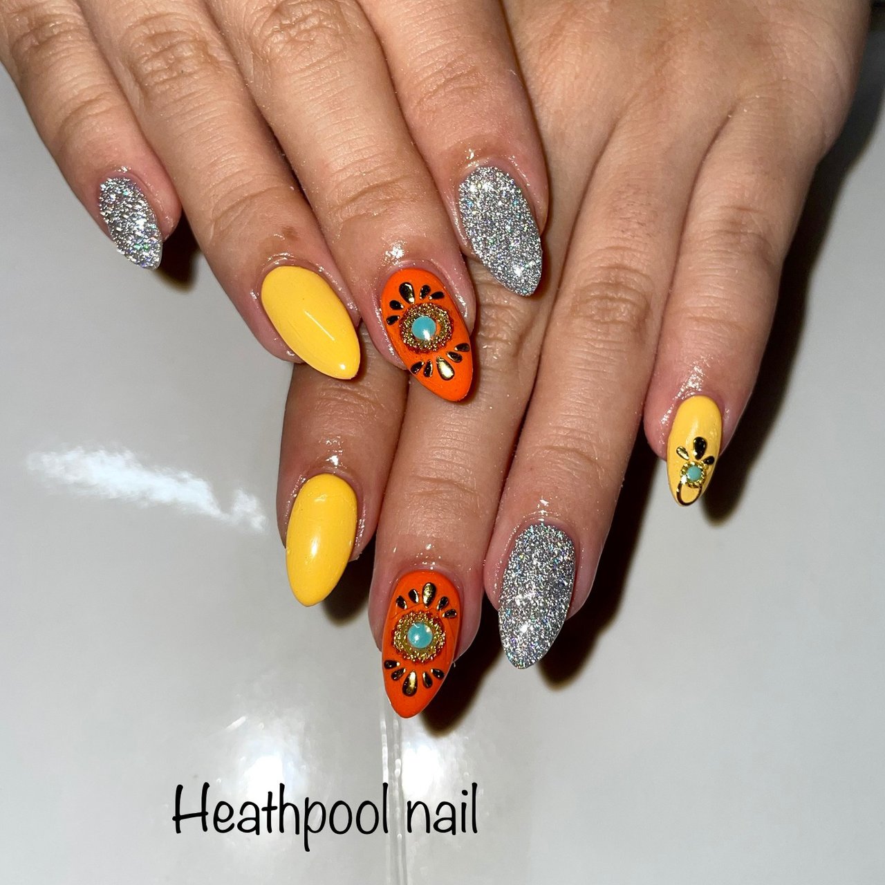 ハンド ラメ エスニック オレンジ イエロー Heathpoolnailのネイルデザイン No ネイルブック