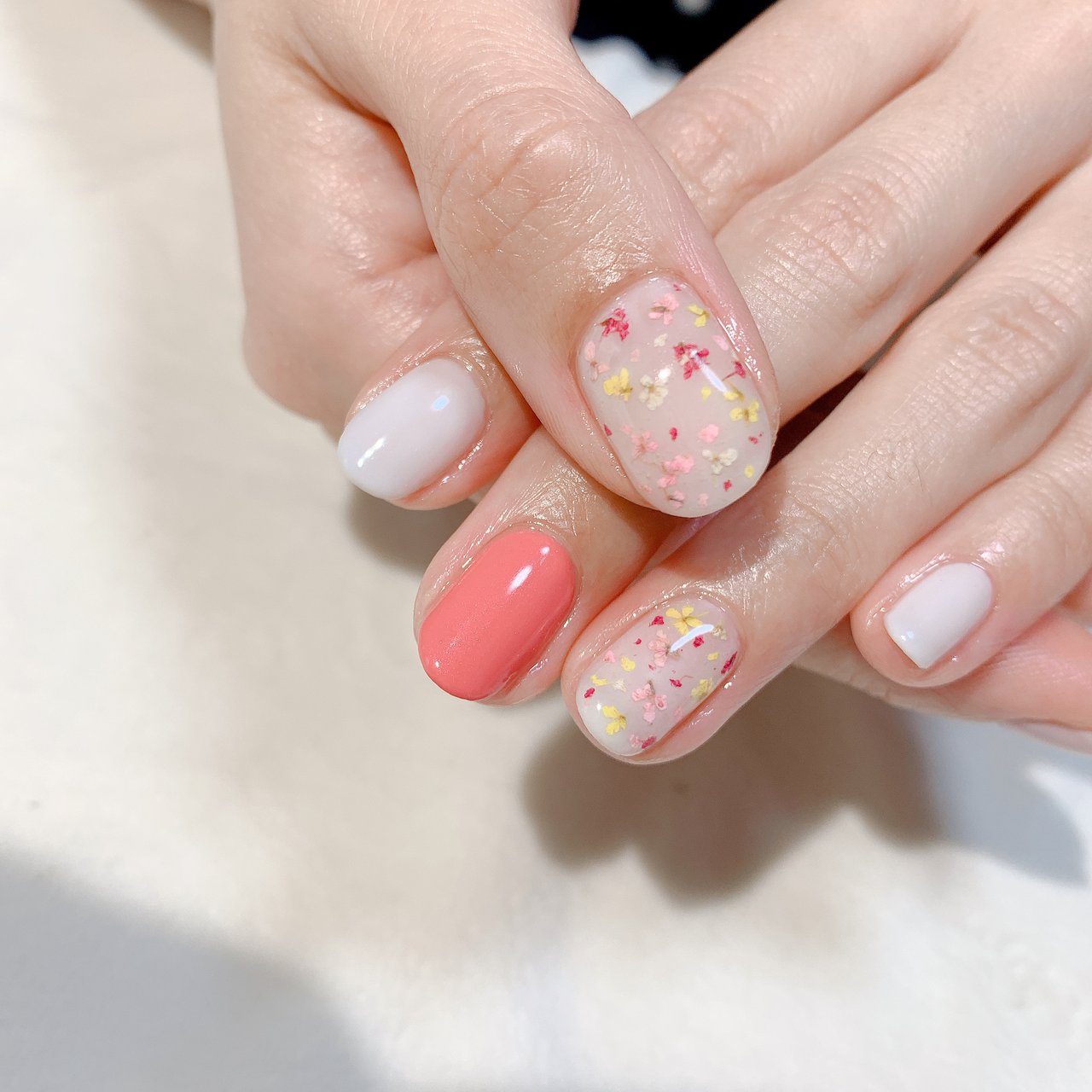 ハンド ワンカラー フラワー 押し花 Rosana Nailのネイルデザイン No ネイルブック