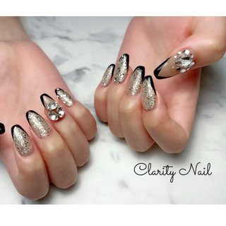 アートし放題持ち込みデザイン+オプションパーツ💅✨ 
#ジェルネイル#ネイル#nail#シンプル#持ち込みアート#天王寺#阿倍野#プライベートサロン#ネイルサロン#春ネイル#夏ネイル#水彩アート#アートし放題#定額デザイン#シンプル#ニュアンス#ニュアンスネイル#ちゅるんネイル#オフィスネイル#フィルイン一層残し#フィルイン #オールシーズン #ハンド #変形フレンチ #ビジュー #ラメ #ベージュ #ブラック #シルバー #ジェルネイル #お客様 #Clarity Nail #ネイルブック