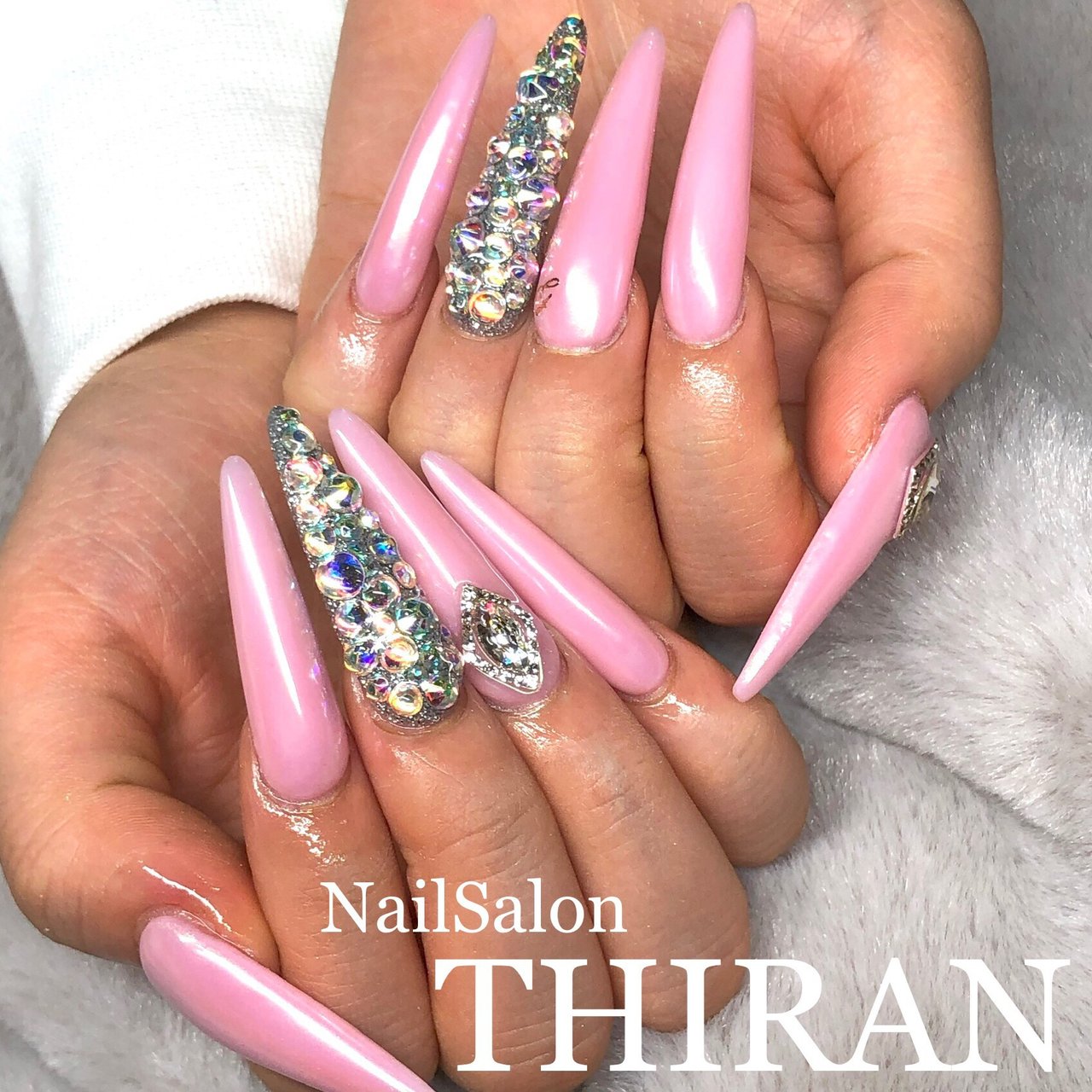 オールシーズン ハンド シンプル ビジュー ラメ Nailsalon Thiranのネイルデザイン No ネイルブック