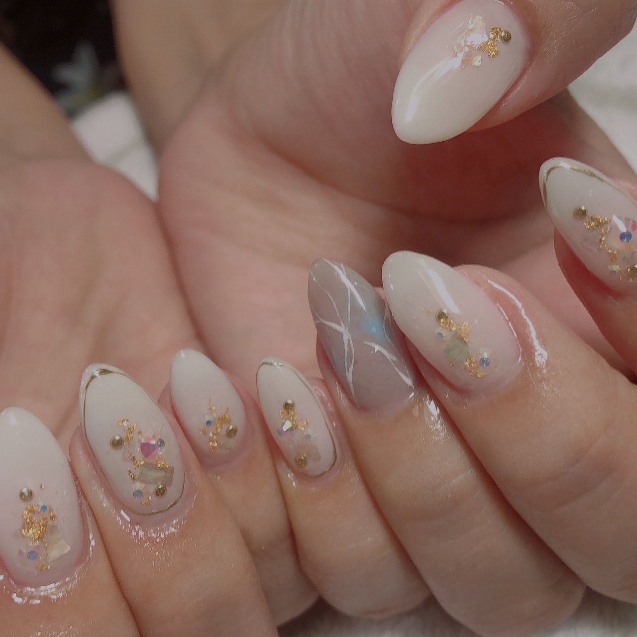 オールシーズン ハンド ホワイト グレー ゴールド Nail Charmantのネイルデザイン No ネイルブック