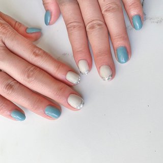 くすみブルーネイルのネイルデザイン ネイルブック