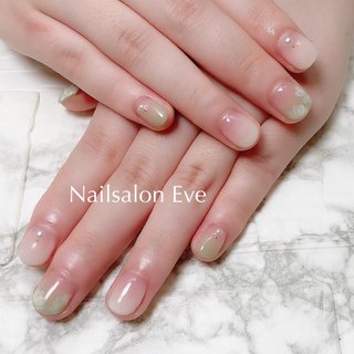 ベージュ ヌーディー 白グラデーションのネイルデザイン ネイルブック