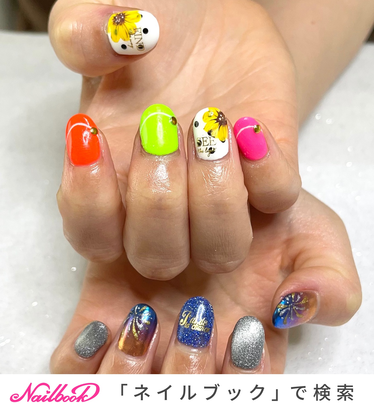ドット ネオンカラーのネイルデザイン ネイルブック