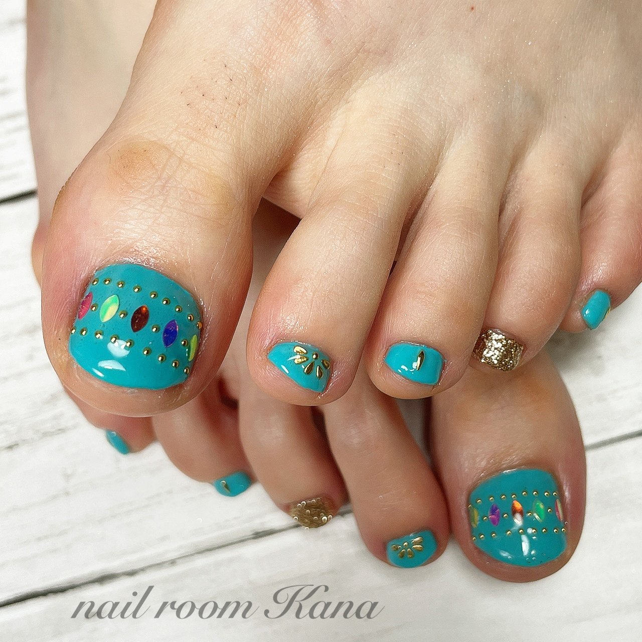 夏 フット ホログラム ワンカラー ターコイズ Nail Room Kanaのネイルデザイン No ネイルブック