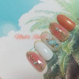 珊瑚カラーネイルのネイルデザイン ネイルブック