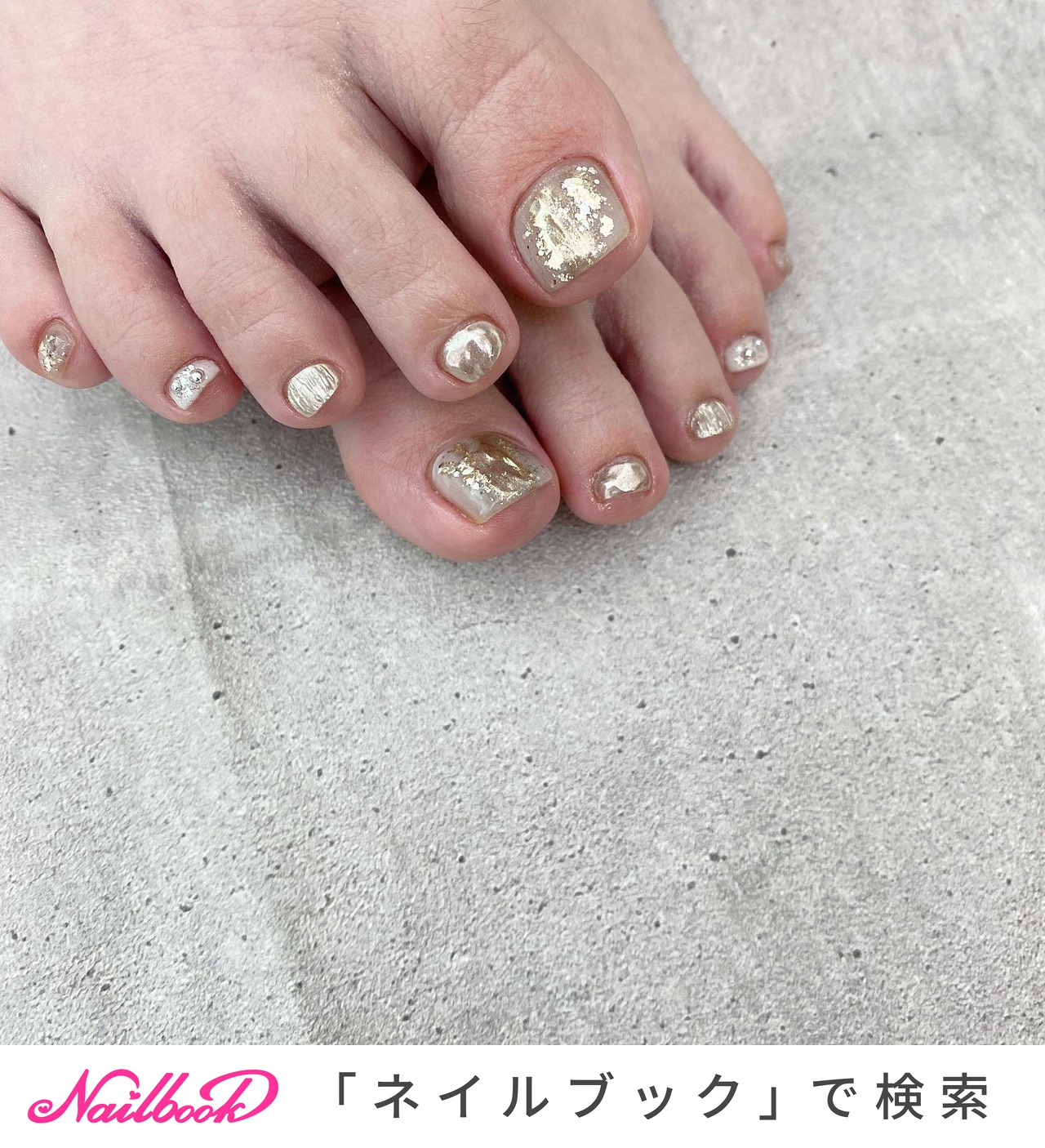 ホワイト グレージュ ペディキュアのネイルデザイン ネイルブック