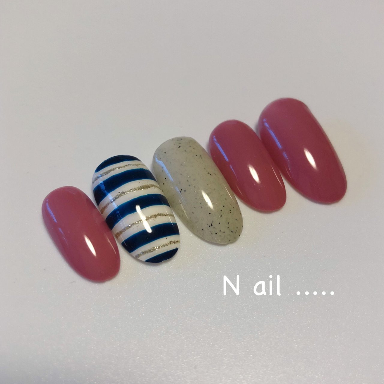 夏 マリン ボーダー ベージュ ピンク 三浦渚のネイルデザイン No ネイルブック