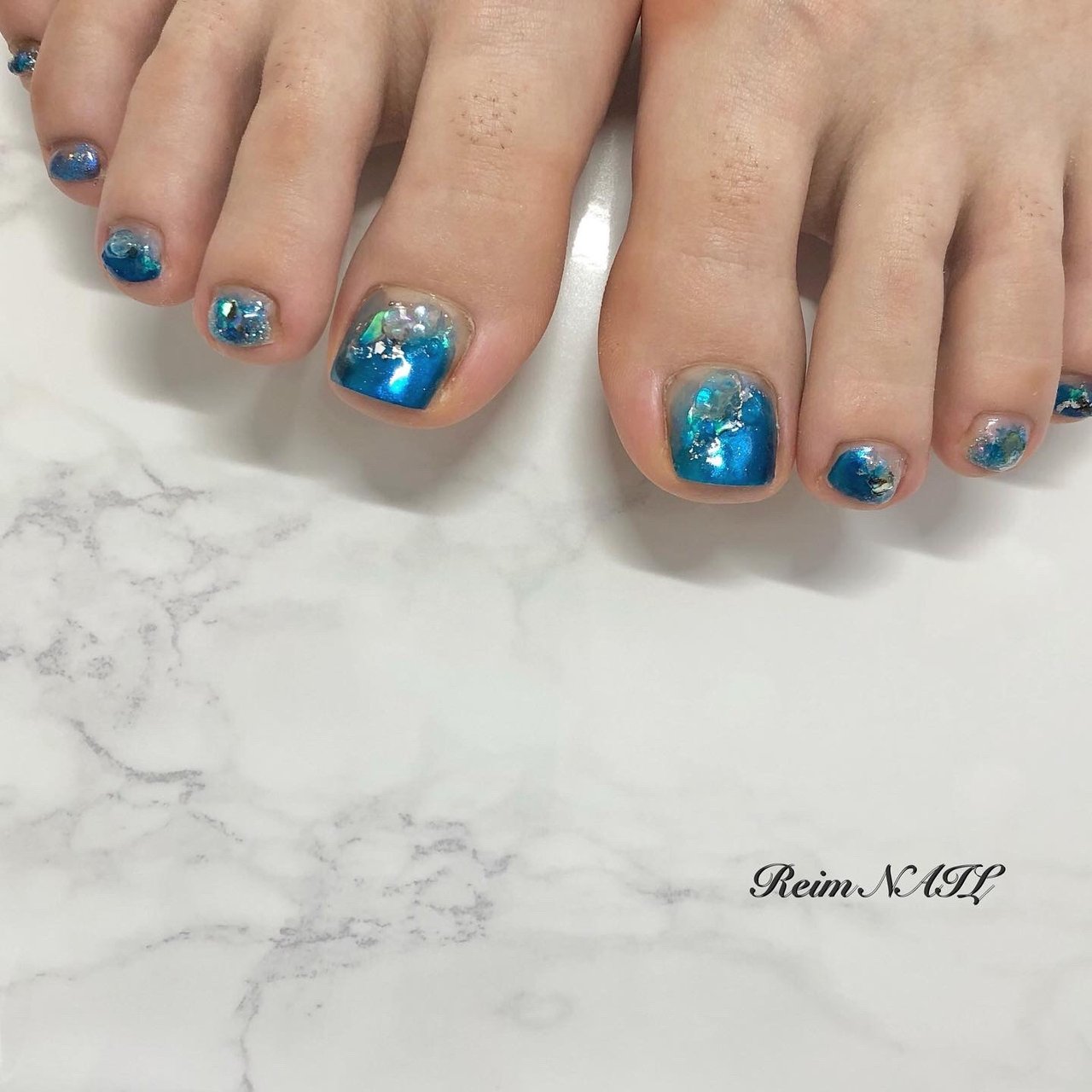 夏 海 フット グラデーション ラメ Reimのネイルデザイン No ネイルブック