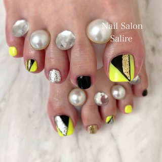 フット ネオンカラーのネイルデザイン 6ページ目 ネイルブック