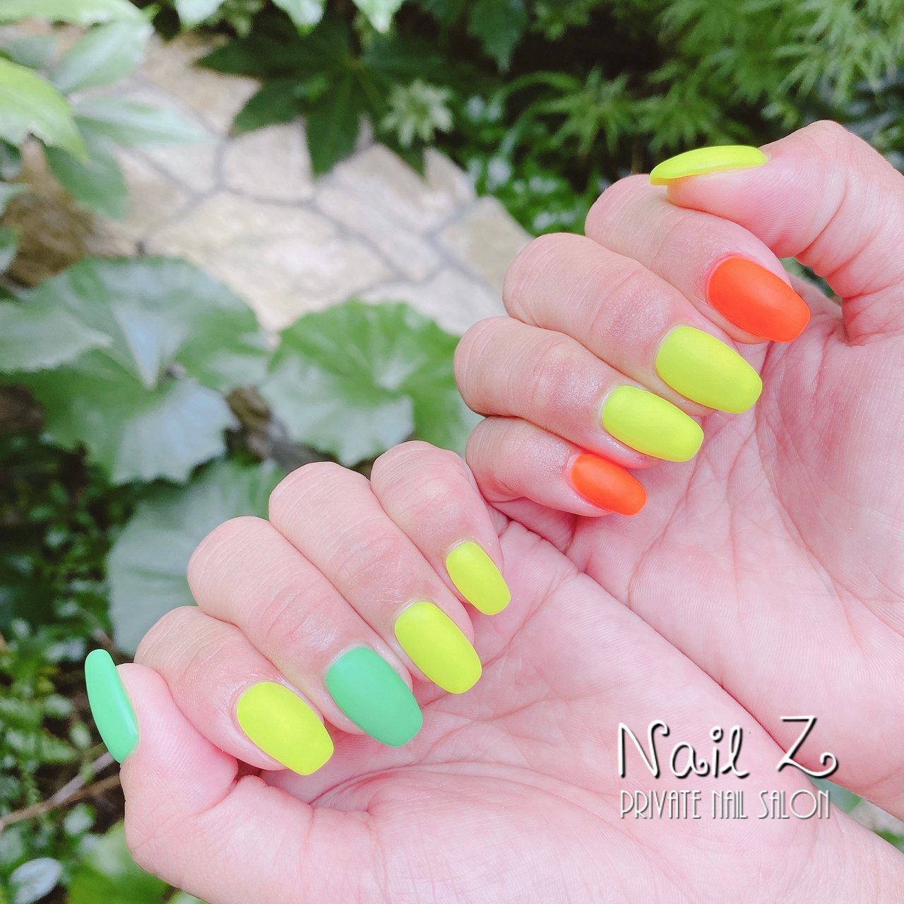 ハンド マット ミディアム ネオンカラー ジェル Nail Z ネイルジー のネイルデザイン No ネイルブック