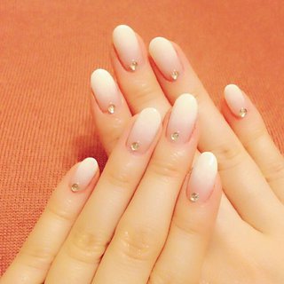 白グラデーションのネイルデザイン ネイルブック