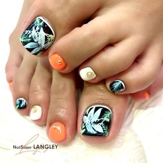 夏 フラワー ペディキュアのネイルデザイン ネイルブック