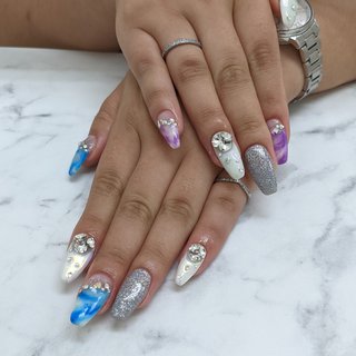 ꫛꫀꪝ✧‧˚NAIL 

夏にやりたいネイル詰め込みました！！
安定にキラキラで可愛い♡


#夏ネイル #キラキラネイル #派手ネイル #ギャルネイル #vカットストーン #たらしこみ #アシンメトリーネイル #斜めフレンチ #フラッシュネイル #オーロラネイル #イニシャルネイル #隠れイニシャルネイル #スカルプ #亀裂補強 #ハンドネイル #オリジナルデザイン #シェルネイル #アートし放題コース💅💕 #小牧市ネイルサロン #夏 #海 #リゾート #ハンド #変形フレンチ #イニシャル #タイダイ #たらしこみ #オーロラ #ミディアム #ホワイト #水色 #パープル #ジェルネイル #りぃちゃそ #ネイルブック