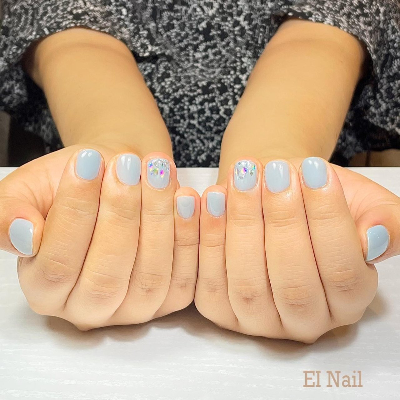 オールシーズン オフィス ハンド シンプル ホログラム Eijiのネイルデザイン No ネイルブック