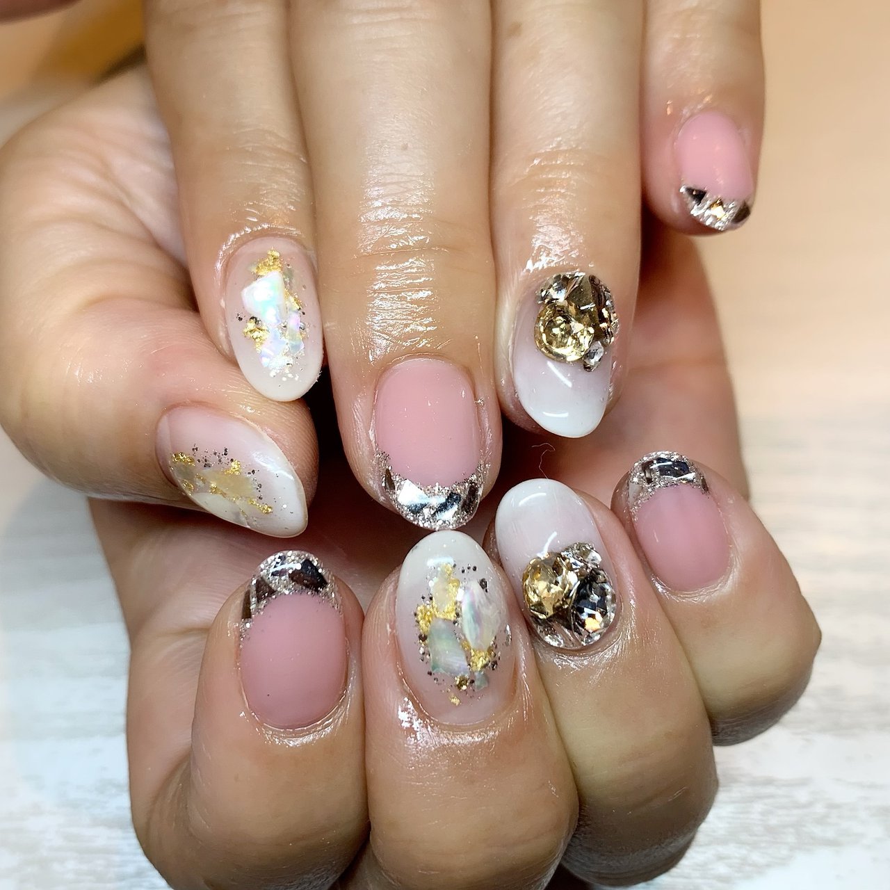 夏 オールシーズン ハンド フレンチ ビジュー Lianのネイルデザイン No ネイルブック