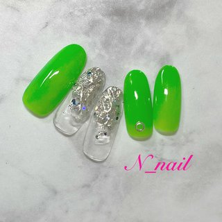 ワンカラー グリーン ネオンカラーのネイルデザイン ネイルブック