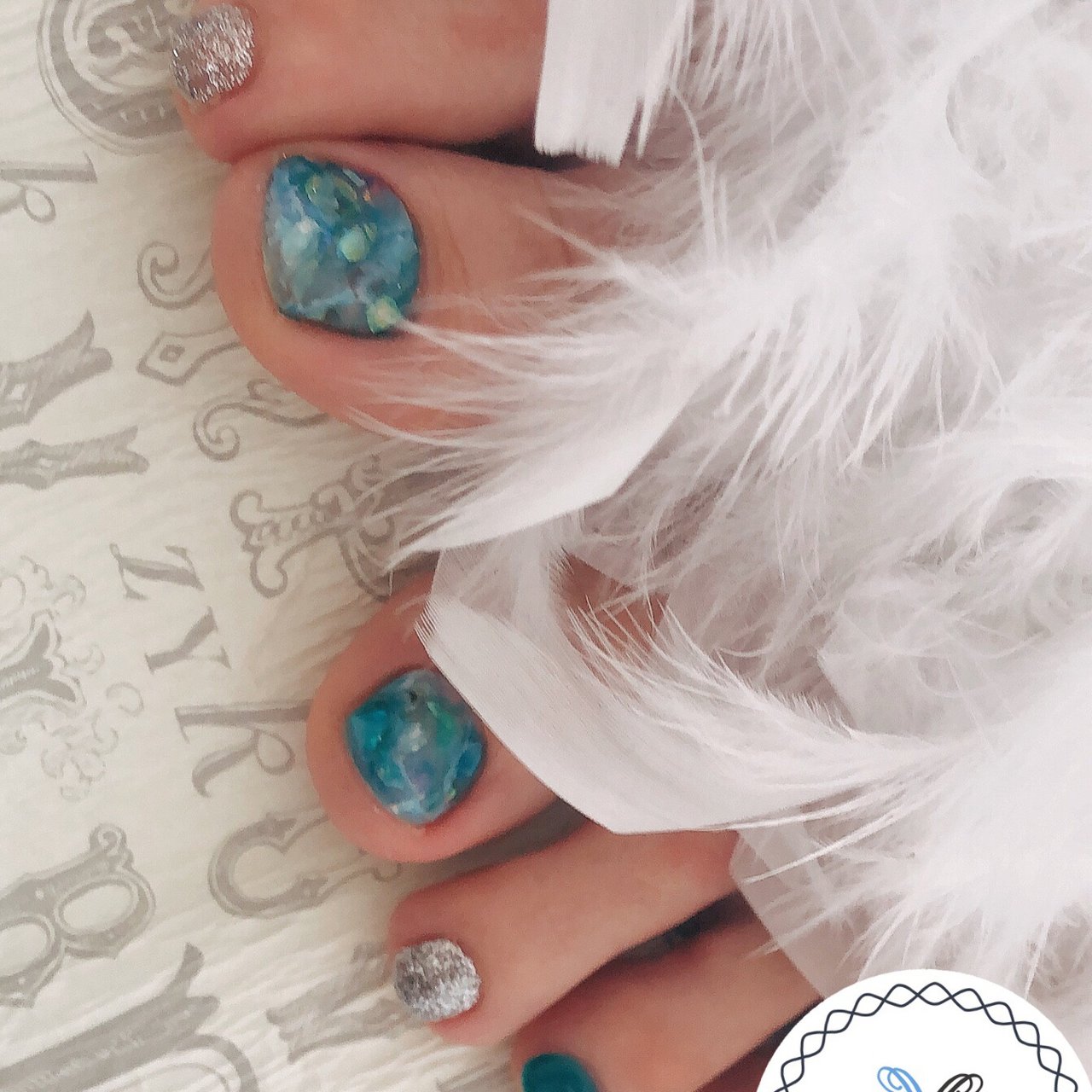 夏 オールシーズン フット ホログラム シェル 広島ネイルサロンfarfalla Kieのネイルデザイン No ネイルブック