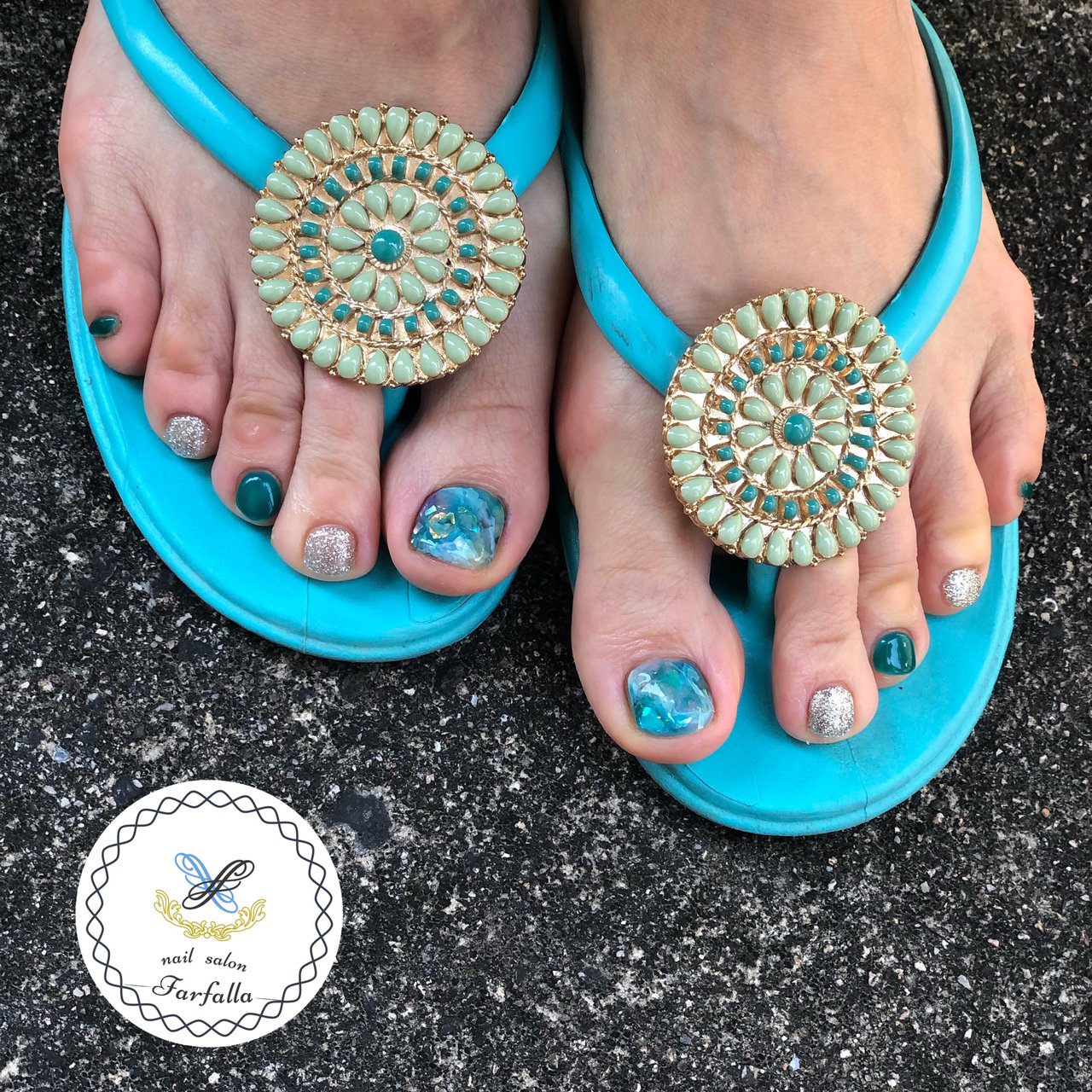 夏 オールシーズン フット ホログラム シェル 広島ネイルサロンfarfalla Kieのネイルデザイン No ネイルブック