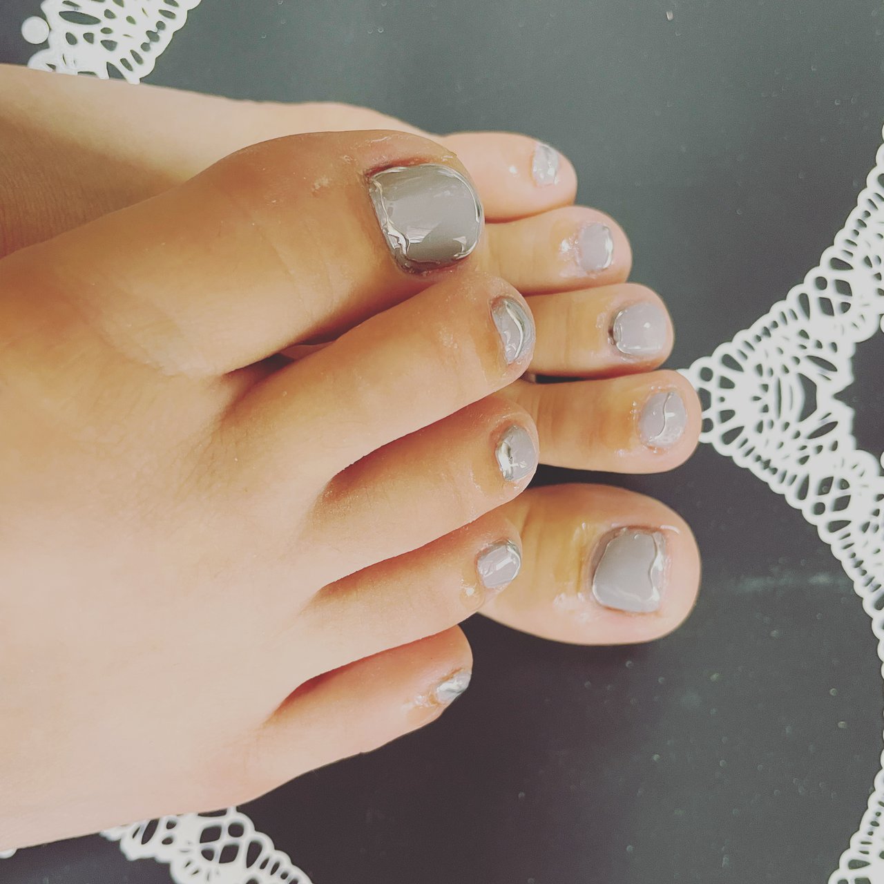 オールシーズン フット ニュアンス ショート グレー Sakura のネイルデザイン No ネイルブック