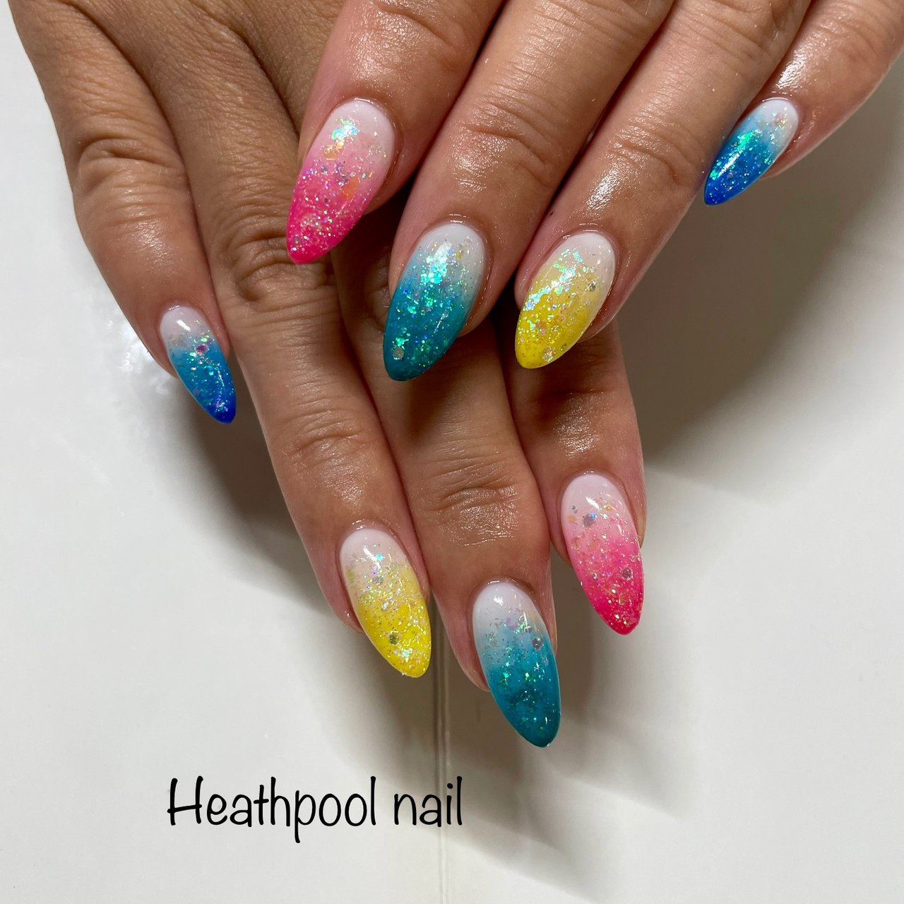 ハンド グラデーション ホログラム ラメ ホワイト Heathpoolnailのネイルデザイン No ネイルブック