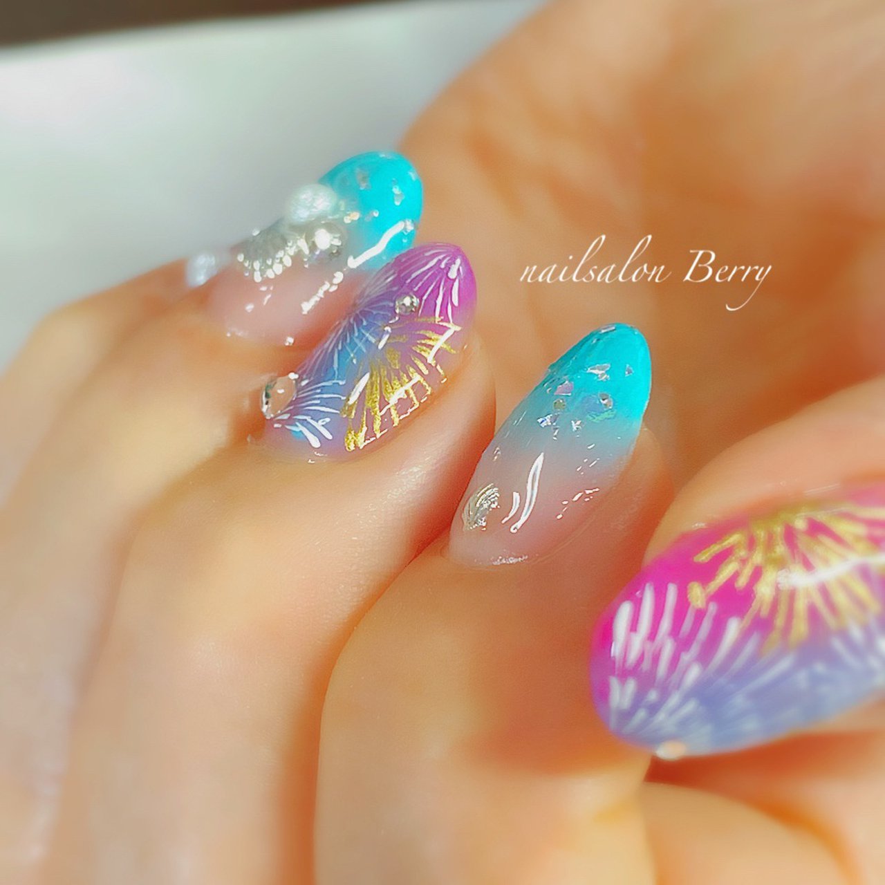 グラデーション ホログラム 和柄 ミディアム ピンク ネイルサロンberryのネイルデザイン No ネイルブック