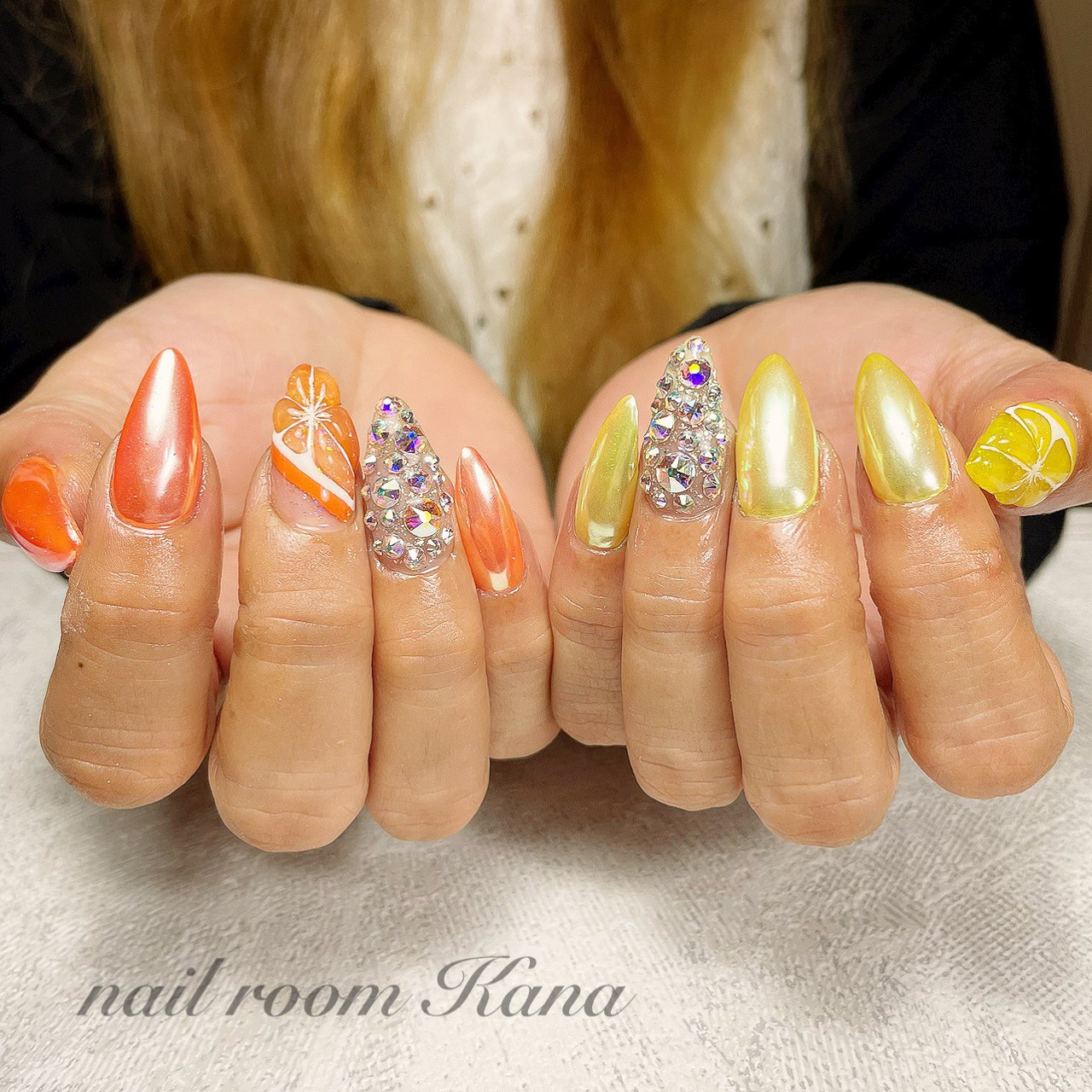 夏 ハンド ワンカラー ビジュー フルーツ Nail Room Kanaのネイルデザイン No ネイルブック