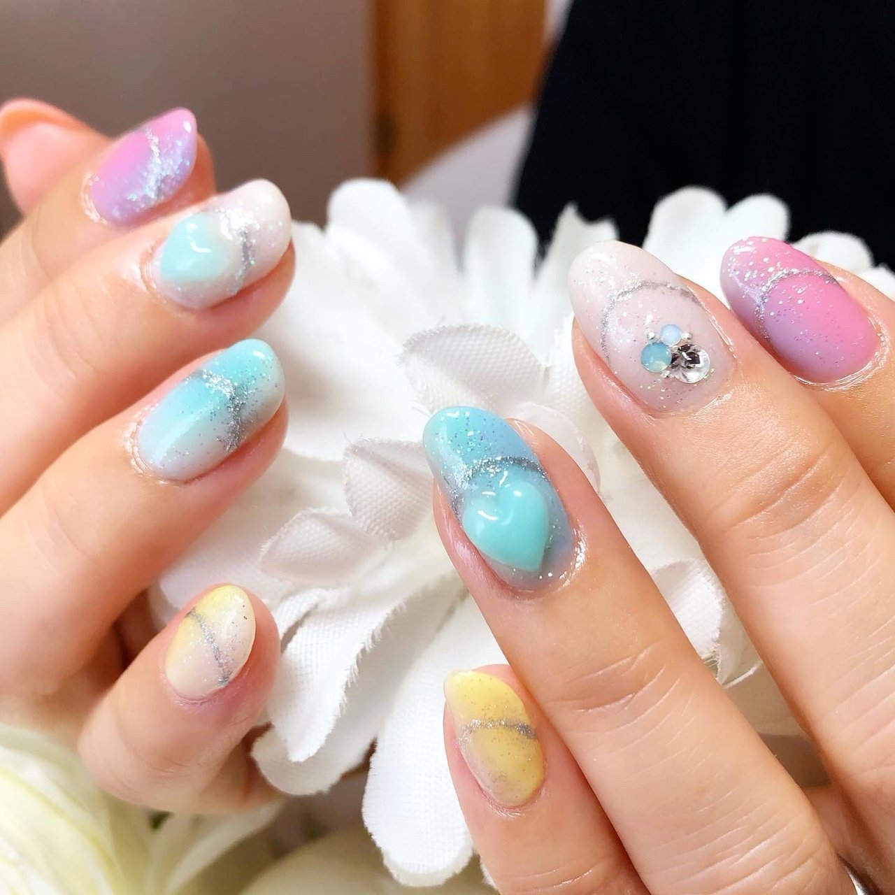 夏 オールシーズン ハンド グラデーション ラメ Nail Room Souvenirのネイルデザイン No ネイルブック