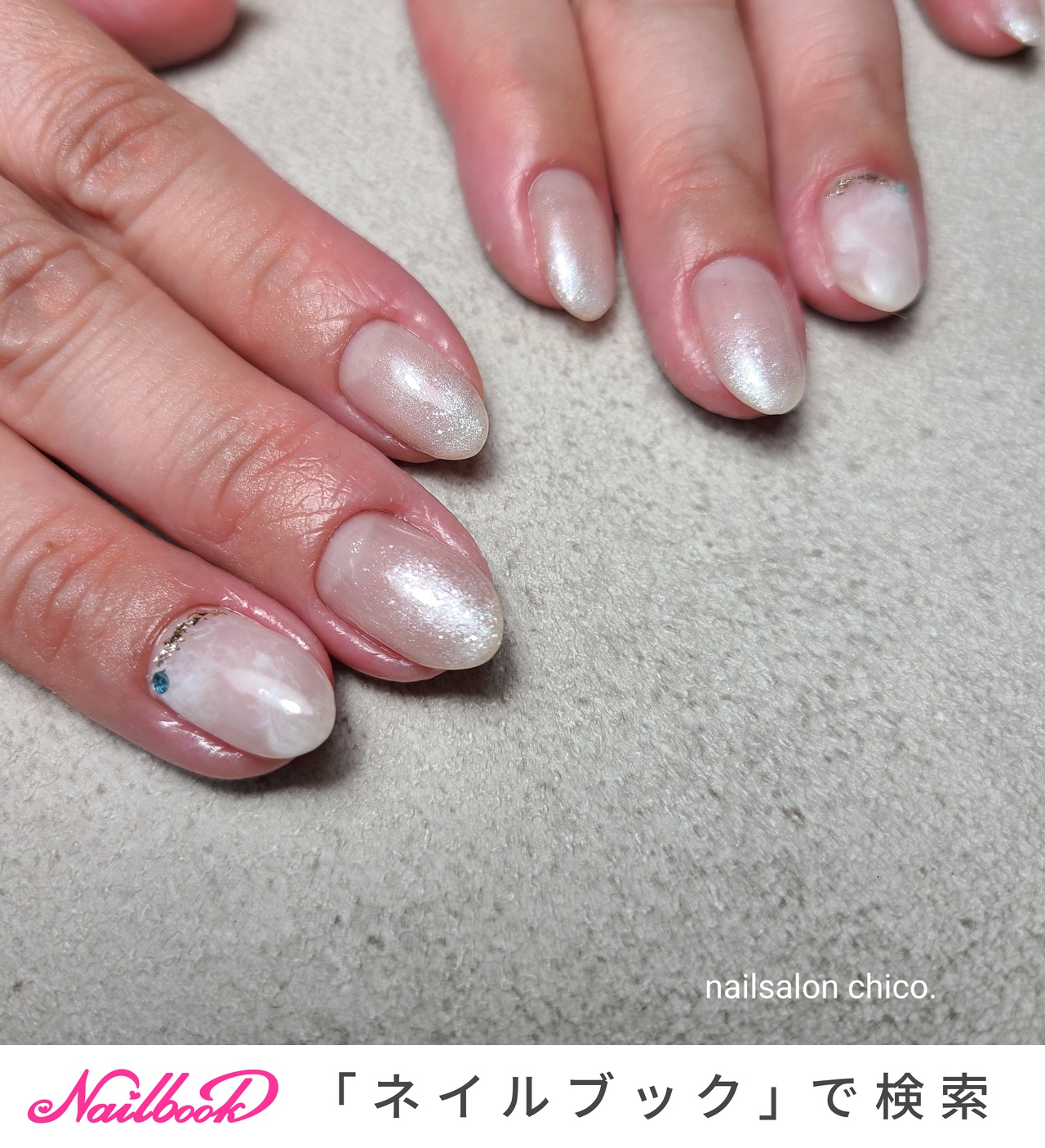 ラメ ゴールド 白グラデーションのネイルデザイン ネイルブック
