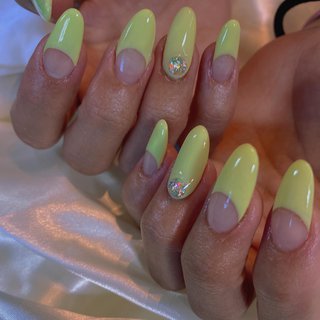 ミルキーネオンネイルのネイルデザイン ネイルブック