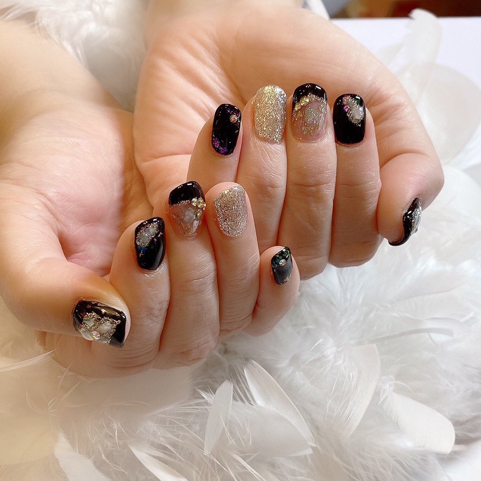 オールシーズン ハンド 変形フレンチ ラメ ミディアム Nail Salon Meili 埼玉日進 のネイルデザイン No ネイルブック