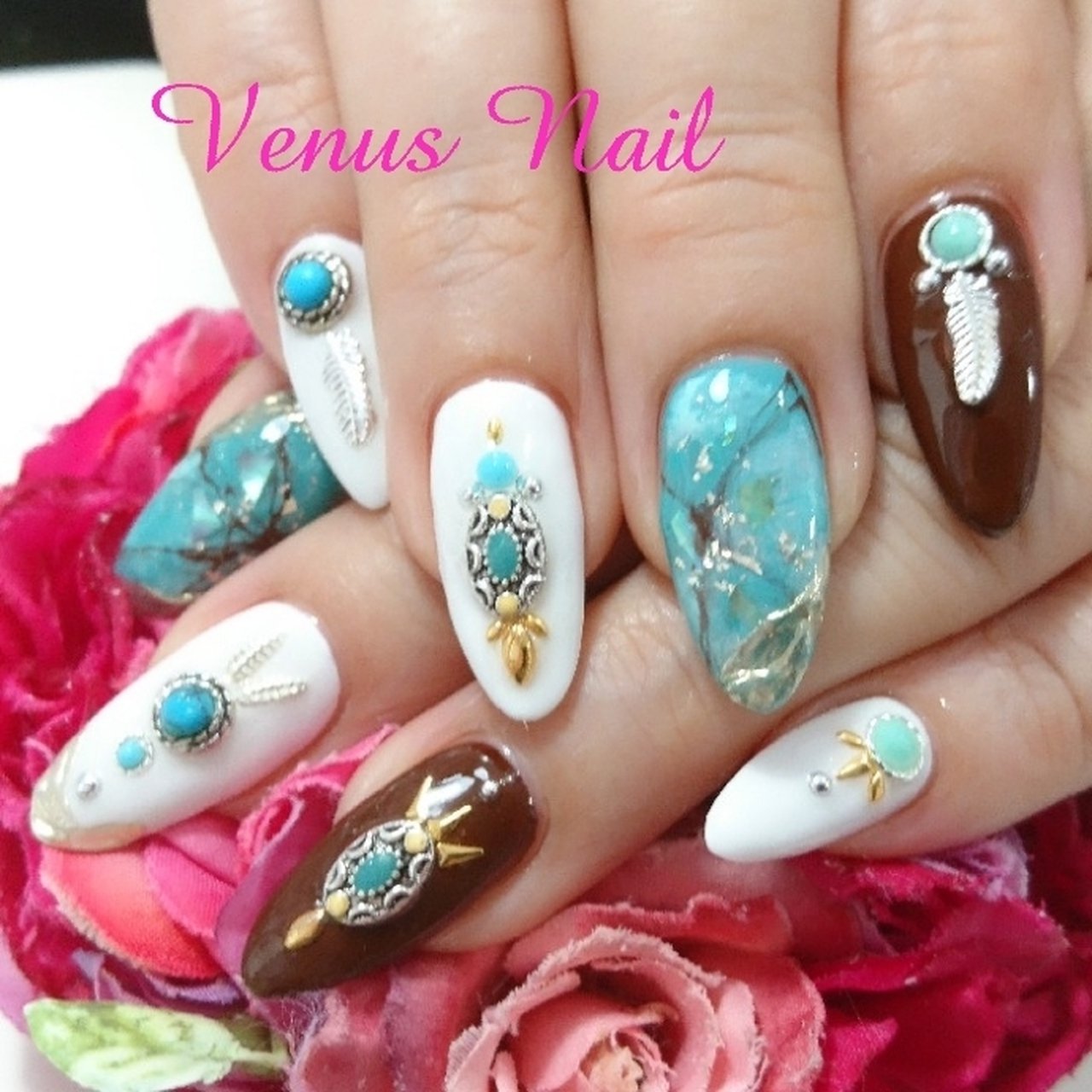 夏 冬 海 ハンド ビジュー Chikaのネイルデザイン No ネイルブック