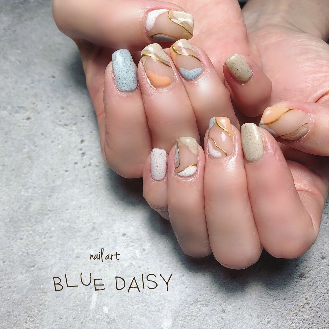 春 夏 海 リゾート 変形フレンチ Blue Daisyのネイルデザイン No ネイルブック