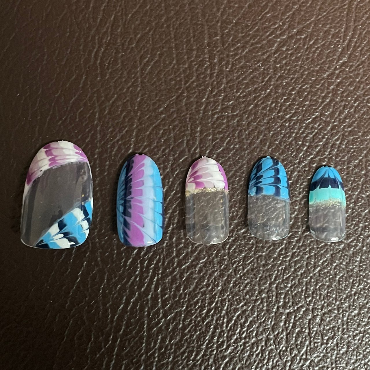 夏 秋 ハンド ピーコック ミディアム White Creed Nailのネイルデザイン No ネイルブック