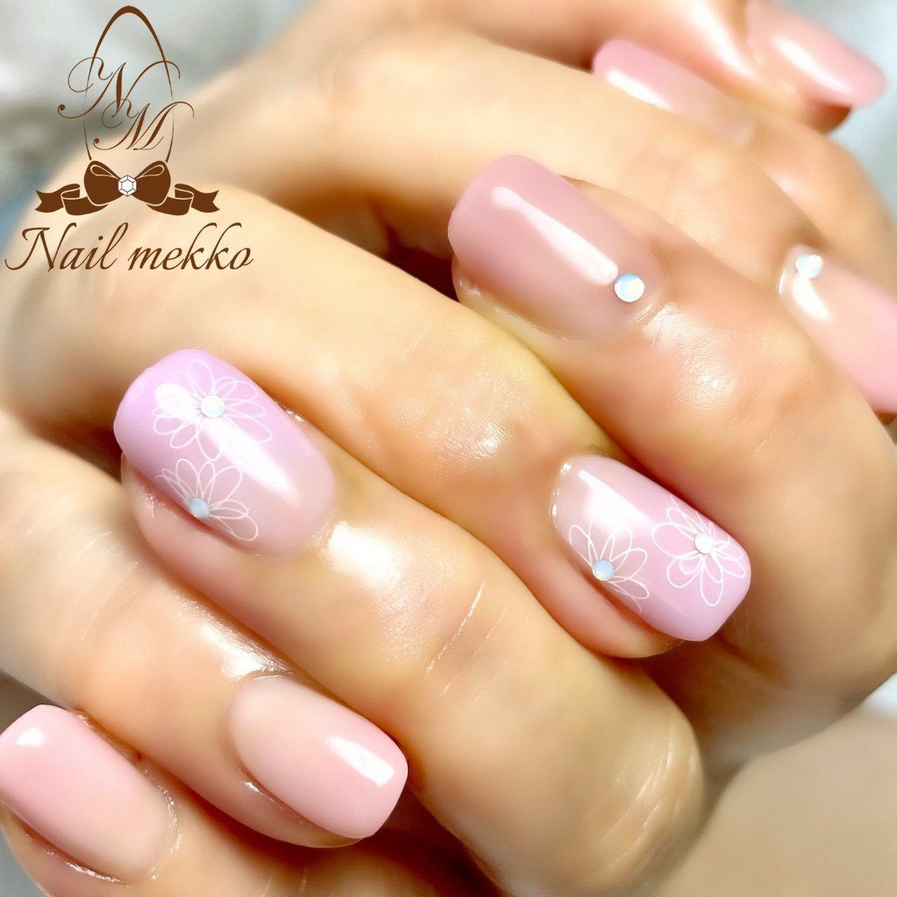 シンプル グラデーション フラワー ベージュ ピンク Nail Mekkoのネイルデザイン No ネイルブック