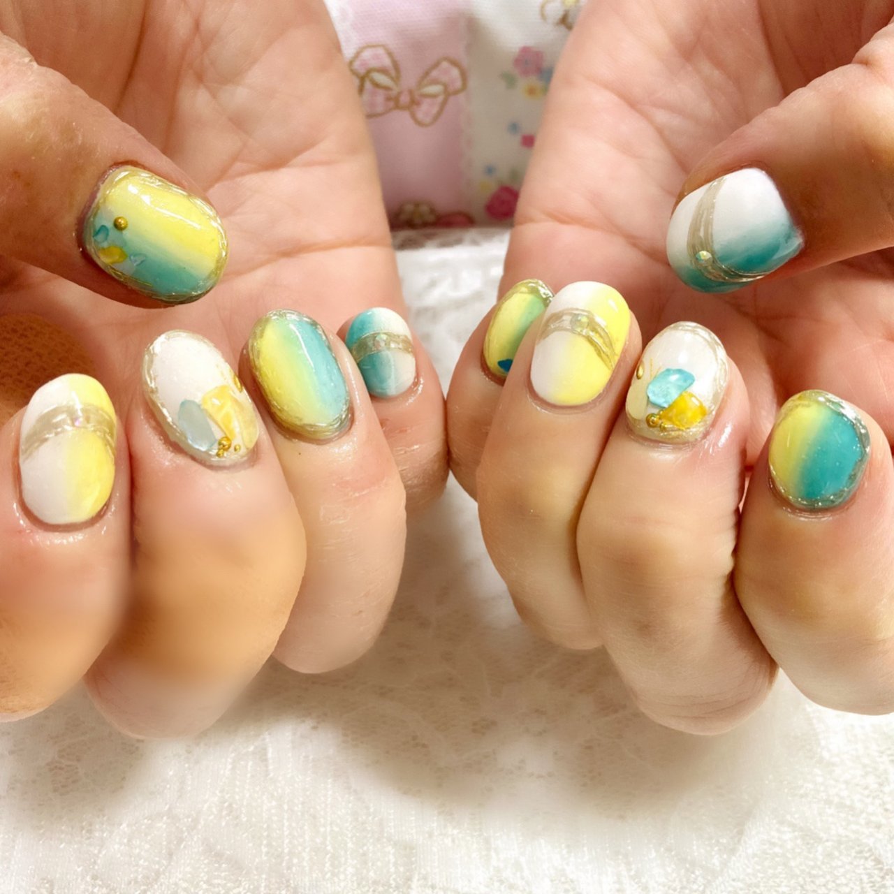 夏 ハンド グラデーション シェル バイカラー Moco Nailのネイルデザイン No ネイルブック