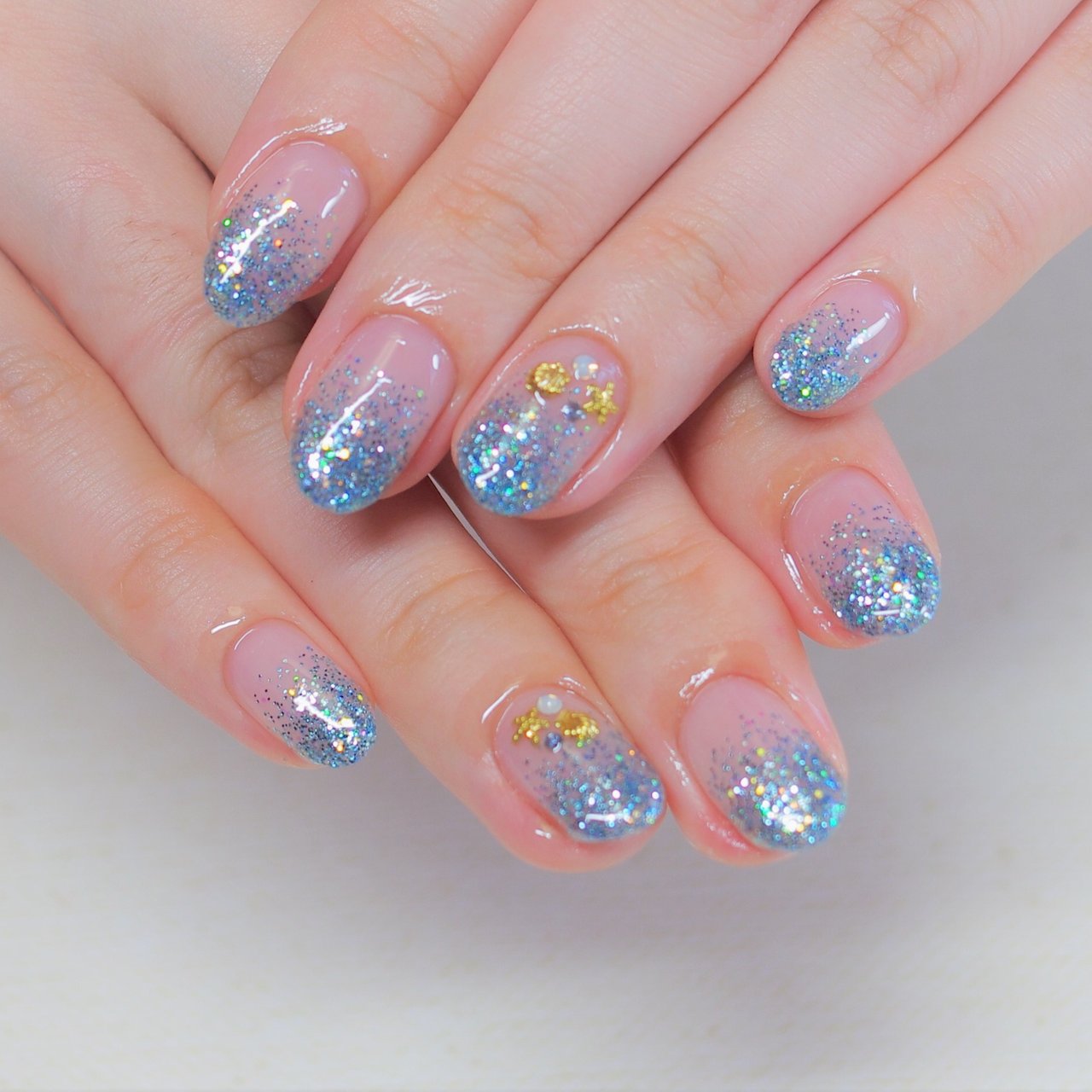 夏 ハンド グラデーション ラメ ミディアム Nailsalon Lampのネイルデザイン No ネイルブック