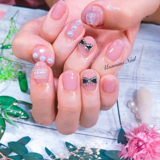 ビジュー ピンクベージュのネイルデザイン ネイルブック