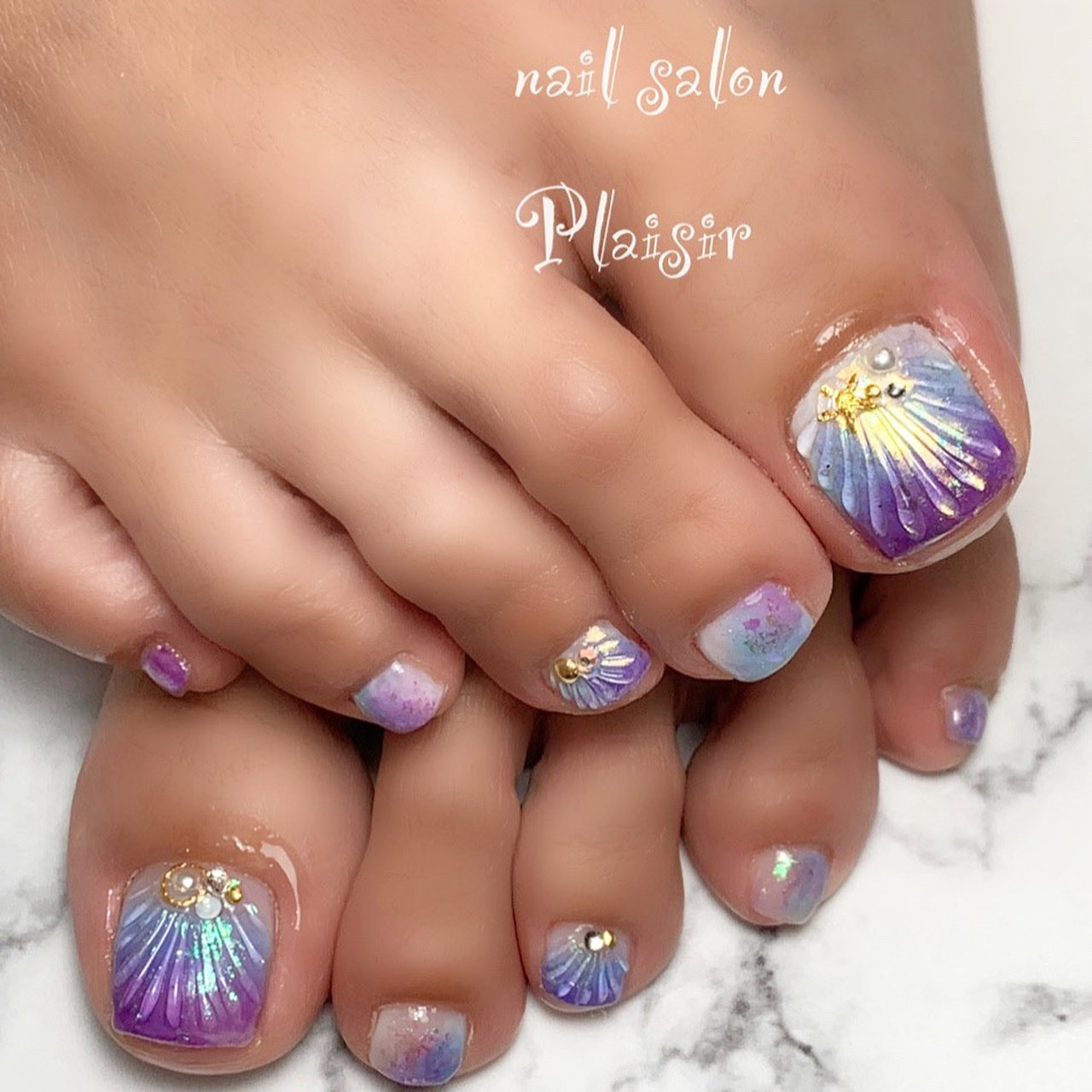 フット グラデーション ニュアンス 人魚の鱗 ホワイト 日野市nail Salon Plaisir プレジール のネイル デザイン No ネイルブック