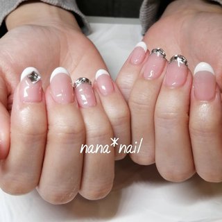 ラメ 白フレンチのネイルデザイン ネイルブック