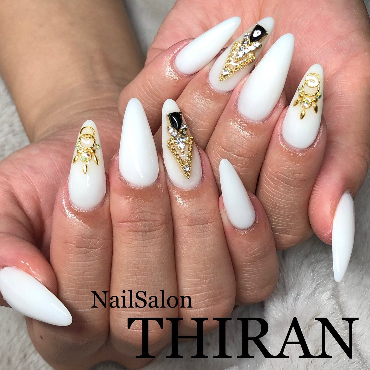 オールシーズン ハンド シンプル ビジュー ワンカラー Nailsalon Thiranのネイルデザイン No ネイルブック